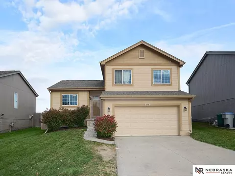 9138 Summit St, Omaha, NE 68122