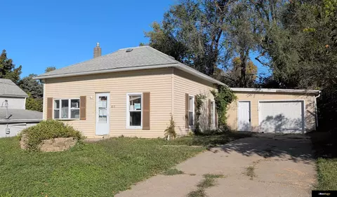 817 Maple St, Missouri Valley, IA 51555