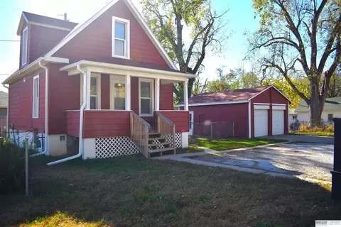 1317 Silver Ln, Carter Lake, IA 51510