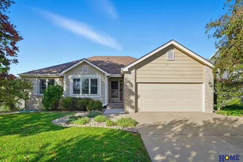 7848 Red Oak Rd, Lincoln, NE 68516