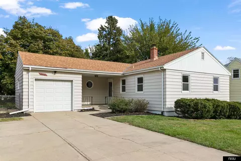 4032 Mary St, Omaha, NE 68112