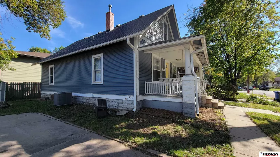 Exterior - 532 S 26th St, Lincoln, NE 68510 photo 2 of 3
