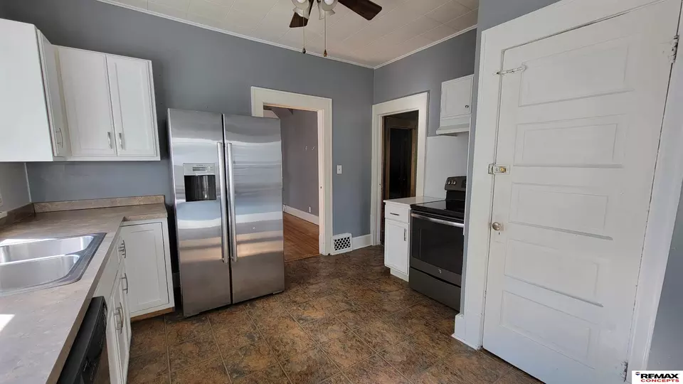 Kitchen - 532 S 26th St, Lincoln, NE 68510 photo 2 of 3