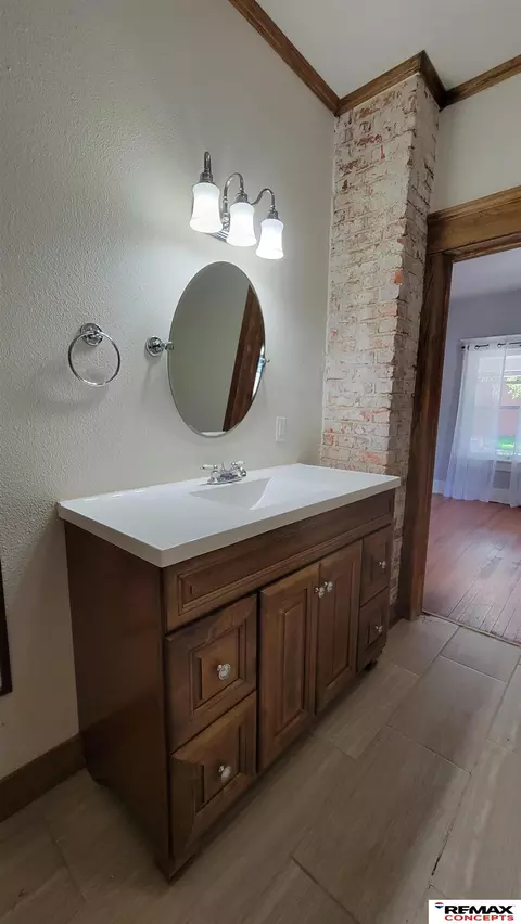 Bath - 532 S 26th St, Lincoln, NE 68510 photo 1 of 6