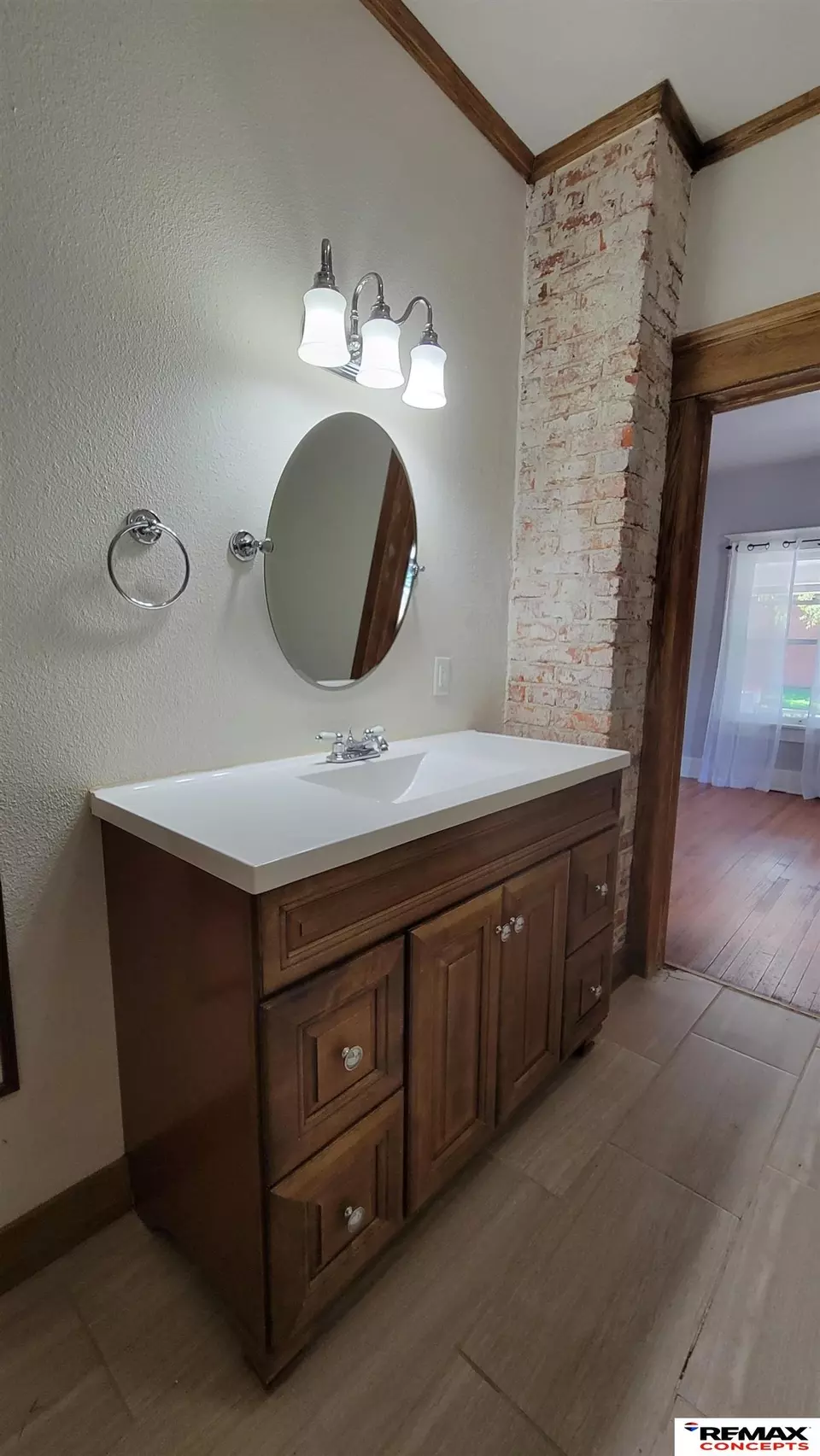 Bath - 532 S 26th St, Lincoln, NE 68510 photo 1 of 6