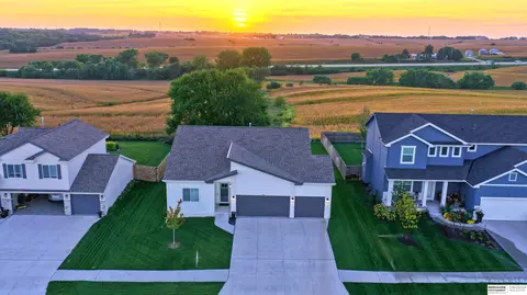 8008 S 200 St, Gretna, NE 68028