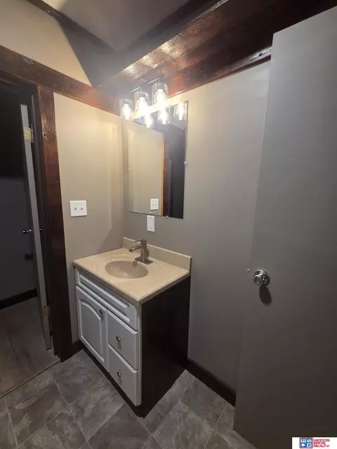 Bath - 716 Millikin, Beatrice, NE 68310 photo 3 of 3