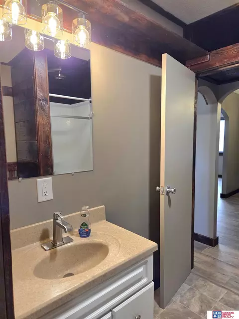 Bath - 716 Millikin, Beatrice, NE 68310 photo 1 of 3