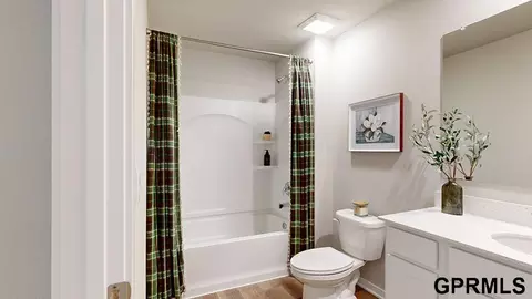 Bath - 16418 Willit St, Bennington, NE 68007 photo 2 of 3