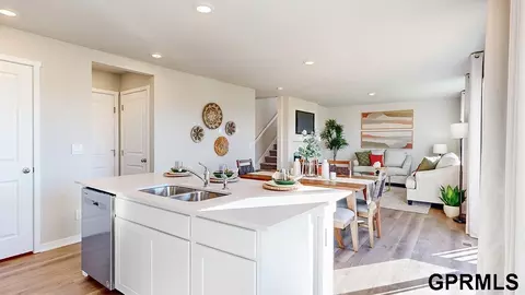 Kitchen - 16418 Willit St, Bennington, NE 68007 photo 2 of 3