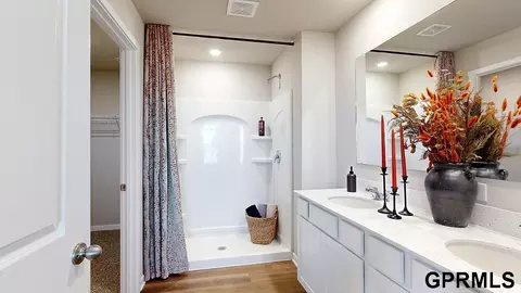 Bath - 16418 Willit St, Bennington, NE 68007 photo 1 of 3