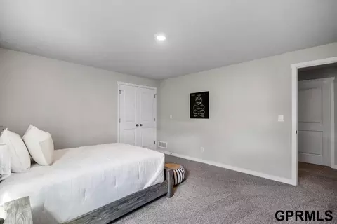 Bedroom - 16417 Willit St, Bennington, NE 68007 photo 10 of 10