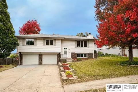 836 Gayle St, Papillion, NE 68046