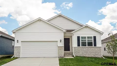 8902 N 167th St, Bennington, NE 68007