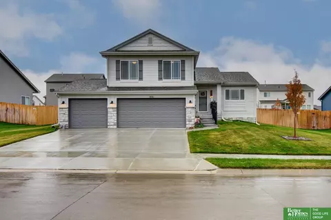 12006 S 107 St, Papillion, NE 68046