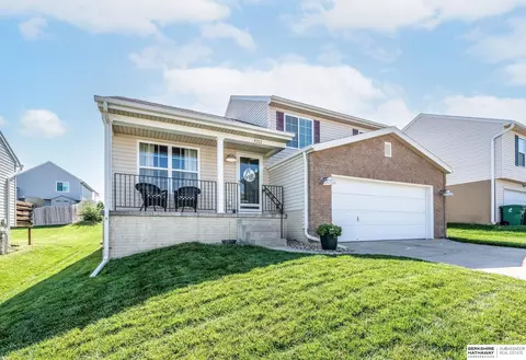 8753 Quest St, Omaha, NE 68122