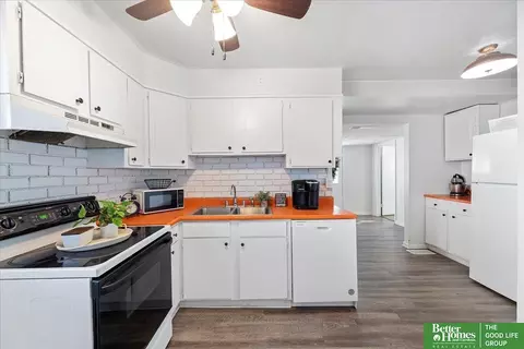 Kitchen - 2905 Wayne St, Bellevue, NE 68005 photo 1 of 3