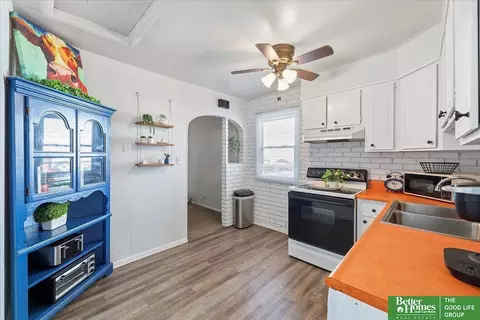 Kitchen - 2905 Wayne St, Bellevue, NE 68005 photo 3 of 3