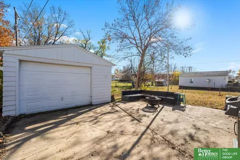 Exterior - 2905 Wayne St, Bellevue, NE 68005 photo 3 of 5