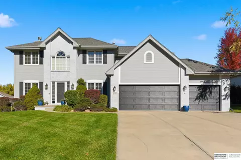 17744 Dorcas Cir, Omaha, NE 68130