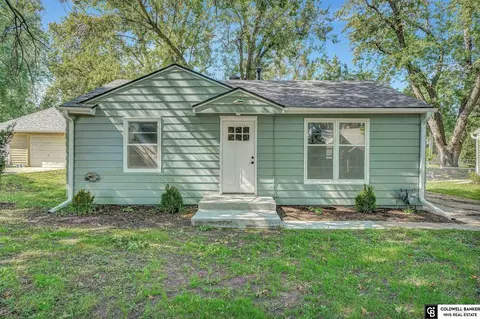 2127 S 37th St, Lincoln, NE 68506