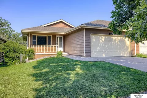 3241 Mickaela Dr, Lincoln, NE 68521