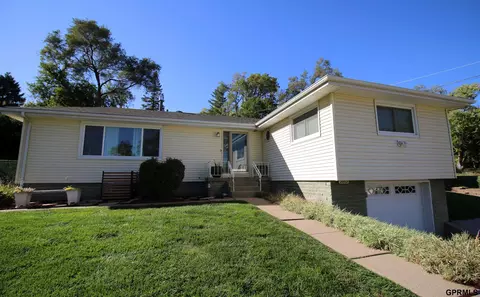 2002 Van Buren St, Bellevue, NE 68005