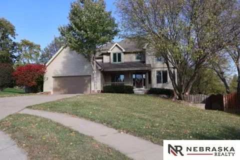 906 Quail Ridge Cir, Papillion, NE 68046