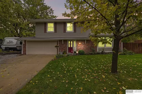 5200 Cameron Ct, Lincoln, NE 68512