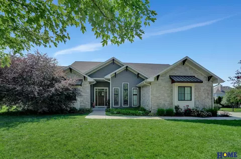 6521 S 21st St, Lincoln, NE 68512