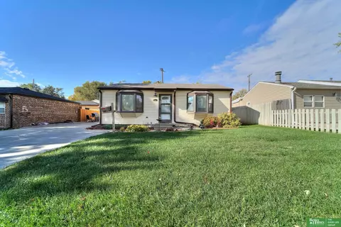 7106 S 69th St, La Vista, NE 68128