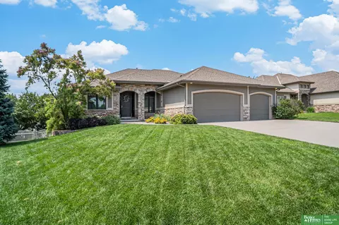 7510 S 103 Ave, La Vista, NE 68128