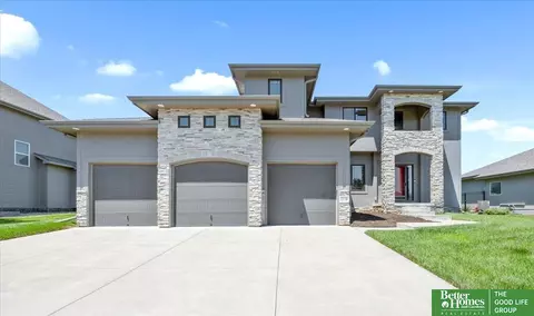 12124 Montauk Dr, Papillion, NE 68046