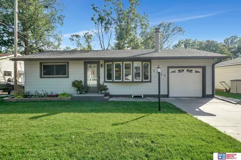 1711 Rancho Rd, Lincoln, NE 68502