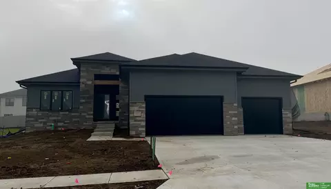 12371 Lake Vista Dr, Papillion, NE 68046