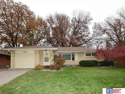 2728 S 44th St, Lincoln, NE 68506
