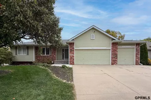 17534 J St, Omaha, NE 68135