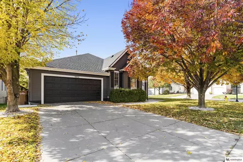 9304 S 28th St, Bellevue, NE 68147