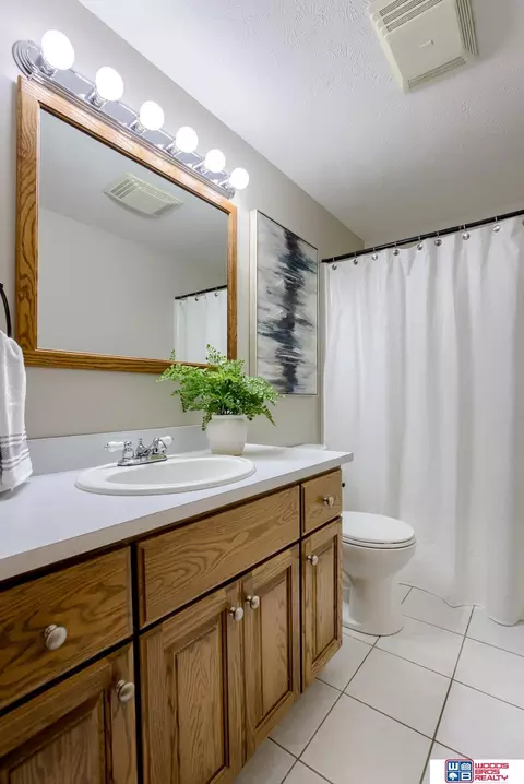 Bath - 4701 Quarry Ledge Rd, Roca, NE 68430 photo 6 of 6