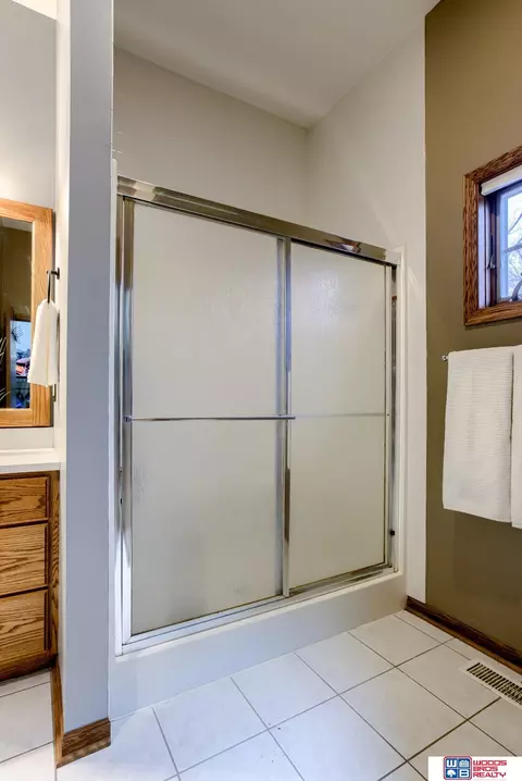 Bath - 4701 Quarry Ledge Rd, Roca, NE 68430 photo 3 of 6