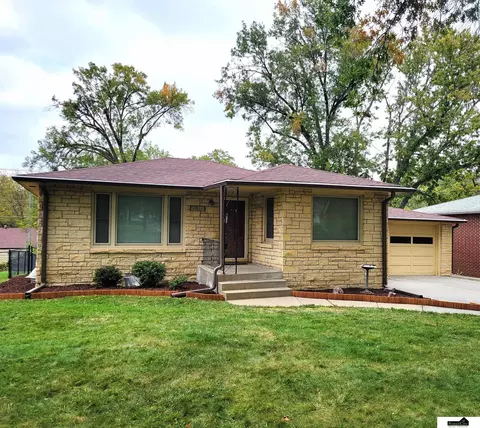 3730 L St, Lincoln, NE 68510
