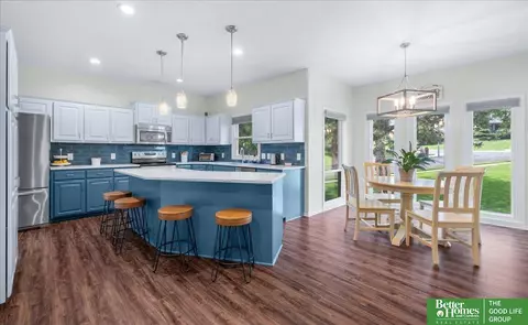 908 Wicklow Rd, Papillion, NE 68046
