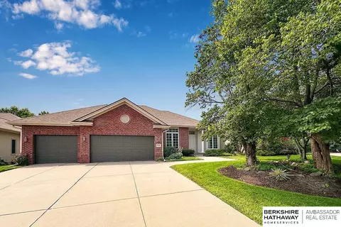 5210 S 165th St, Omaha, NE 68135