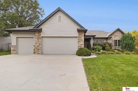 718 S 196 Ave, Elkhorn, NE 68022