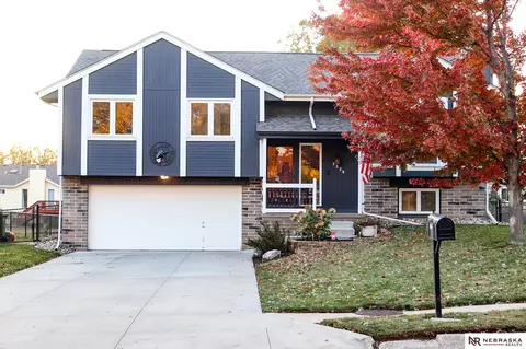 2329 Hogantown Dr, Bellevue, NE 68123