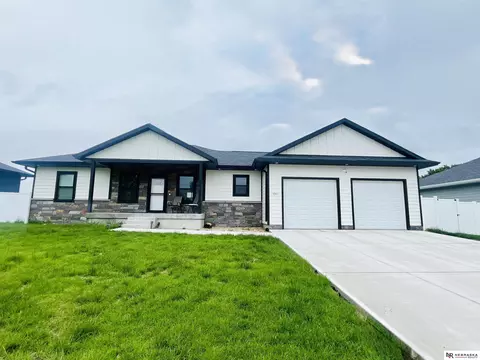 1001 Trail Dr, Valentine, NE 69201