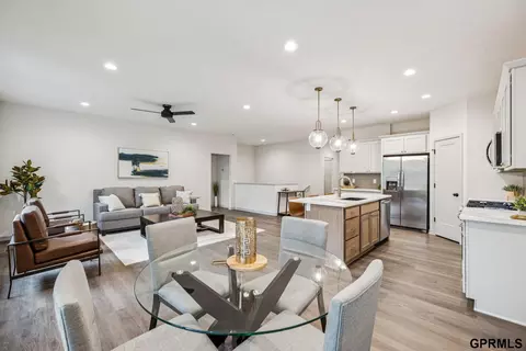 9435 Linwood Pl, Lincoln, NE 68505