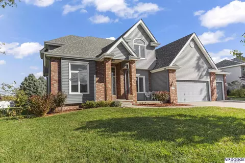 1126 Joy Cir, Papillion, NE 68046