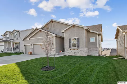 4422 S 213th St, Elkhorn, NE 68022