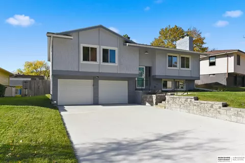 5112 Parkview Dr, Omaha, NE 68134